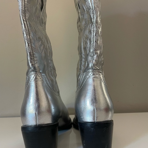 Woman Silver Embroidered Western Cowgirl Boots - Size 6 - Picture 8 of 13